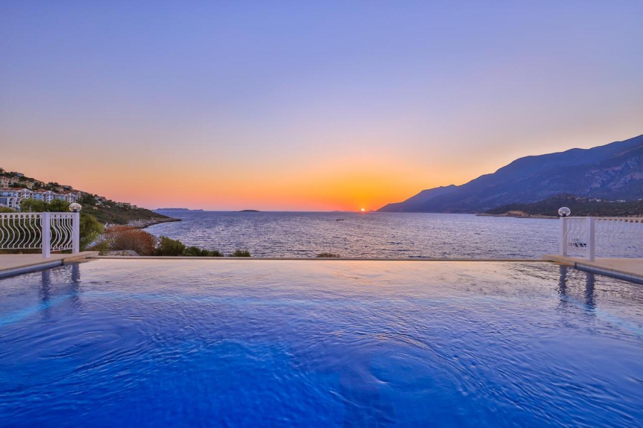 La Kumsal Denize Sifir Ve Oezel Havuzlu Dubleks Suit Kaş Exterior photo